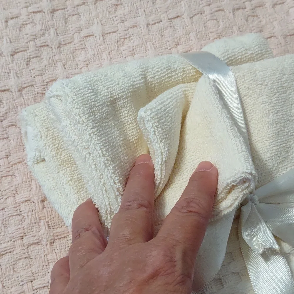 NWOT Huntington Home hand towels, wash rags in cream.